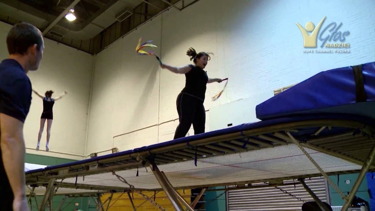 BĄDŹ AKTYWNY - Dzień jedenasty - Skoki na trampolinie