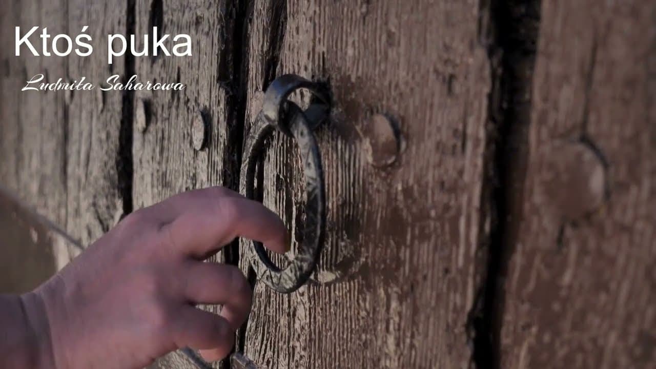 Puka ktoś -У двері зачинені в пору нічну